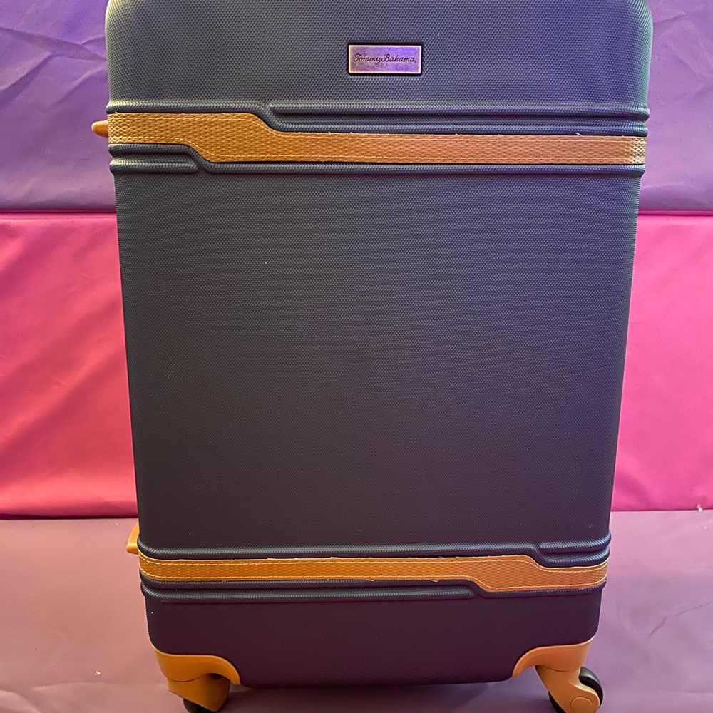 Tommy Bahama Sambuca 24” hardside spinner luggage